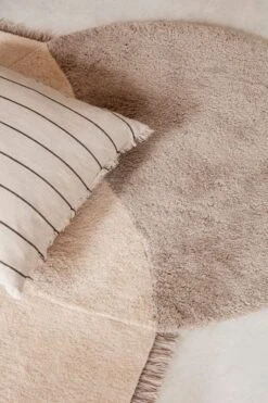 Ferm LIVING Calm Kissen, 80 X 80 Cm, Kamelfarben – Schwarz 13 Ferm LIVING Calm Kissen, 80 X 80 Cm, Kamelfarben – Schwarz -Heimtextilien 09 0895 1