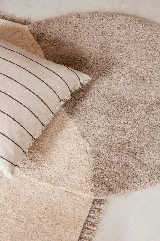 Ferm LIVING Calm Kissen, 80 X 80 Cm, Kamelfarben – Schwarz 8 Ferm LIVING Calm Kissen, 80 X 80 Cm, Kamelfarben – Schwarz – Bild 6