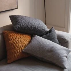 Fritz Hansen Aiayu Kissen, 40 X 60 Cm, Beige -Heimtextilien 14029 Cushion Vertigo Tassel and Aiayu 1