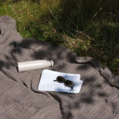 The Organic Company 6-lagige Weiche Decke, Lehmbraun 6 The Organic Company 6-lagige Weiche Decke, Lehmbraun -Heimtextilien 6Layer Soft Blanket Clay Lifestyle 02