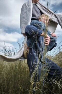 The Organic Company 6-lagige Weiche Decke, Steingrau -Heimtextilien 6Layer Soft Blanket Stone Lifestyle 05