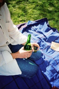 &Tradition Untitled AP10 Überwurfdecke, 150 X 200 Cm, Electric Blue -Heimtextilien ATD 2022 Outdoor Mero Untitled AP10 Collect SC60