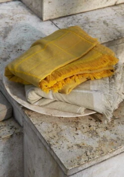 &Tradition Untitled AP10 Überwurfdecke, 150 X 200 Cm, Wüstengelb -Heimtextilien ATD Retail 2021 Untitled AP10 Collect Plate SC55