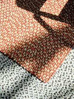 Hay Braided Teppich, Grau -Heimtextilien Braided Rug grey red 1