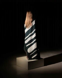 Brush Decke, Grün - Porzellanweiß -Heimtextilien Brush Nicholai Green Model 1 role