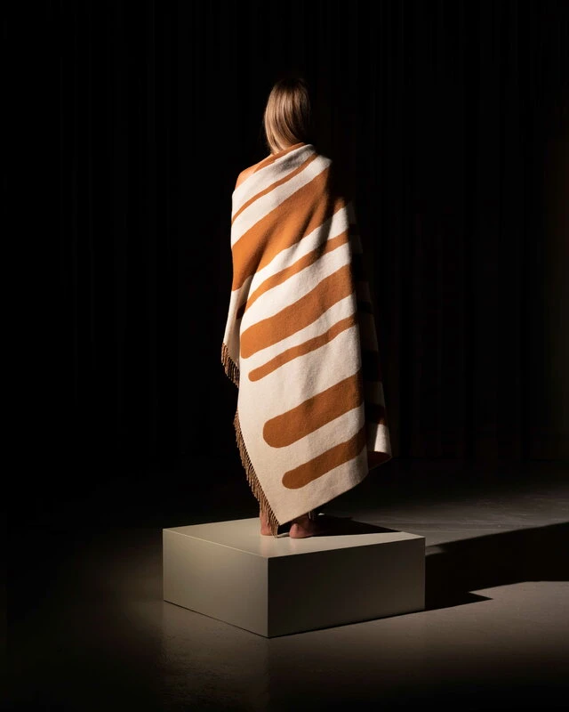 Brush Decke, Hellbraun - Milchweiß 7 Brush Decke, Hellbraun - Milchweiß – Bild 5