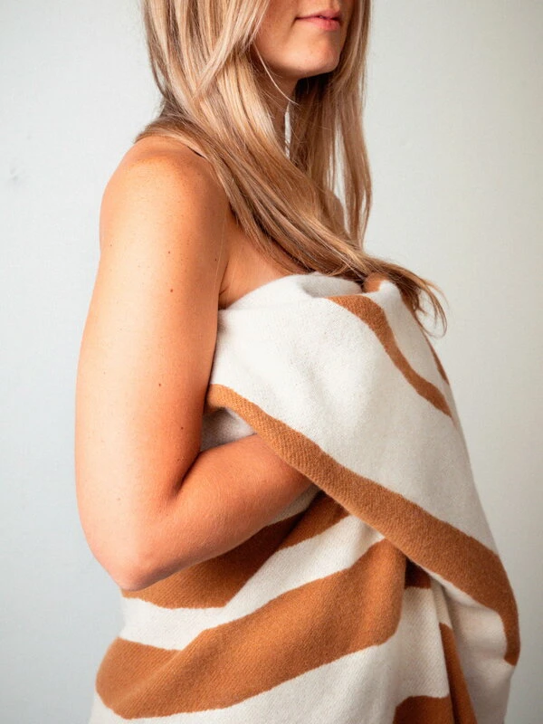 Brush Decke, Hellbraun - Milchweiß 8 Brush Decke, Hellbraun - Milchweiß – Bild 6