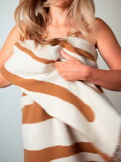 Brush Decke, Hellbraun - Milchweiß 11 Brush Decke, Hellbraun - Milchweiß -Heimtextilien Brush Nicholai Tan Skin 2 role