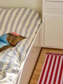 Hay Été Bettdeckenbezug, Hellblau -Heimtextilien Ete Bedlinen Set light blue Stripes and Stripes raspberry ripple