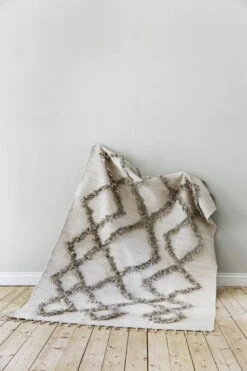 Teppich Tie 140 X 200 Cm, Grau -Heimtextilien FINARTE Tie grey by Saana ja Olli wall crumbled