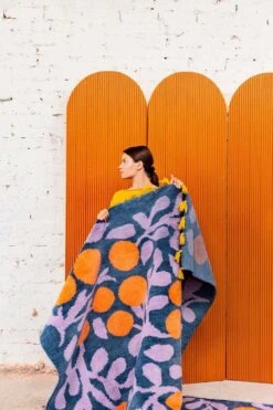 Terttu Teppich, Blau -Heimtextilien Finarte AW19 collection Terttu blue photo Suvi Kes l inen