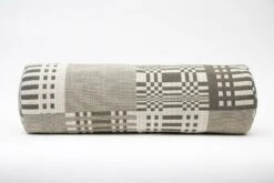 Tilkku Kissenrolle, Bleigrau 7 Tilkku Kissenrolle, Bleigrau -Heimtextilien Johanna Gullichsen Tube cushion Tilkku lead 2