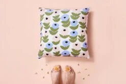 Flora Kissenbezug, Blau -Heimtextilien KaunisteFloraBlueCushionCoverevenbackground 2048x2048