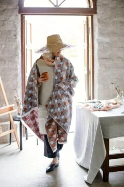 Tulppaani Decke, 130 X 240 Cm, Zimt – Blau -Heimtextilien Lapuan Kankurit Tulppaani blanket cinnamon blue