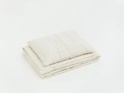 Henna Bettdecke, 220 X 220 Cm, 1100 G 11 Henna Bettdecke, 220 X 220 Cm, 1100 G -Heimtextilien MATRI Henna pillow and quilt summer 02 2