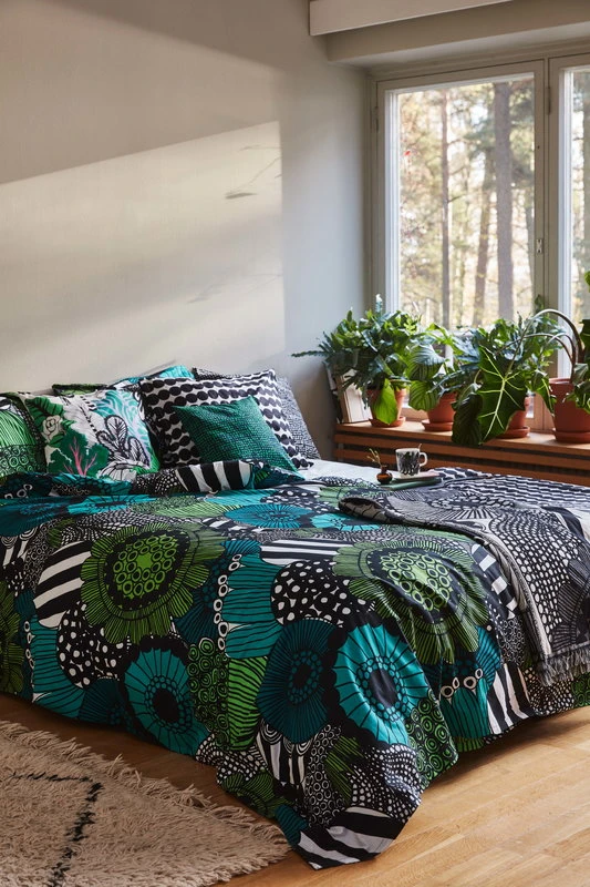 Marimekko Decke Siirtolapuutarha, Schwarz – Gebrochenes Weiß 6 Marimekko Decke Siirtolapuutarha, Schwarz – Gebrochenes Weiß – Bild 4