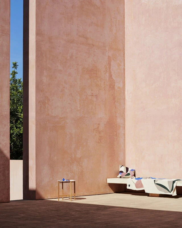 Marimekko Berry Decke, Baumwolle - Rot - Elektroblau 6 Marimekko Berry Decke, Baumwolle - Rot - Elektroblau – Bild 4