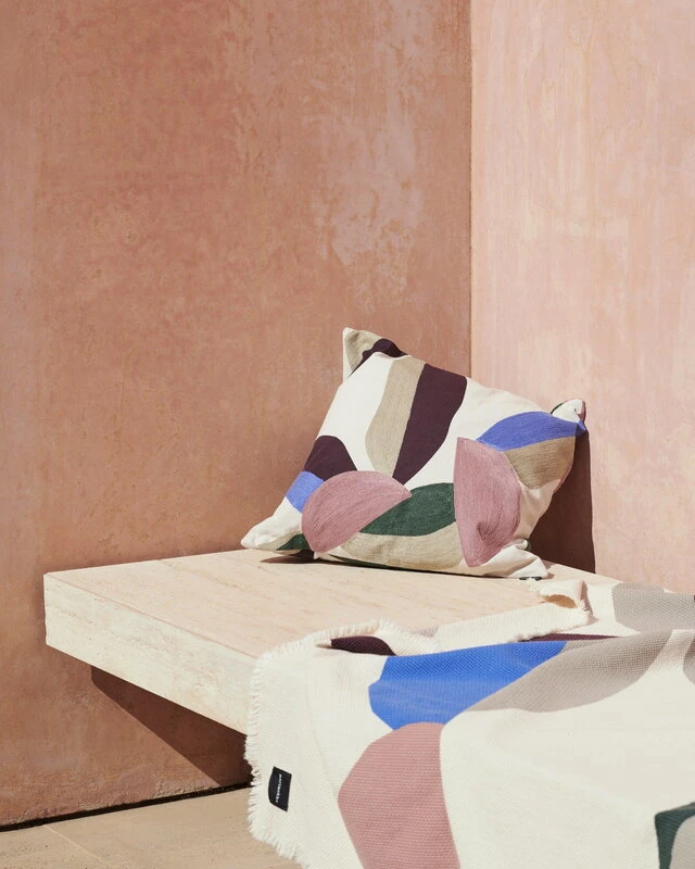 Marimekko Berry Decke, Baumwolle - Rot - Elektroblau 5 Marimekko Berry Decke, Baumwolle - Rot - Elektroblau – Bild 3