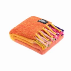 Karpalo Pastel Überwurf Aus Mohair -Heimtextilien Metsovaara Karpolo Folded Rolled