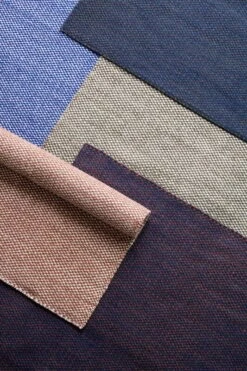 Hay Moiré Kelim Teppich, Pflaumenblau -Heimtextilien Moir Kelim 140x200 blue cinnamon dusk olive plum