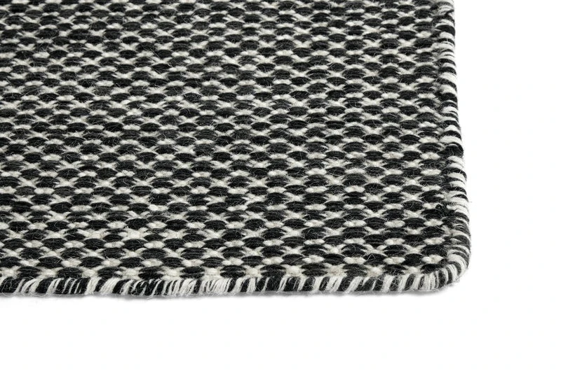 Hay Teppich Moiré Kelim 140 X 200 Cm, Schwarz 4 Hay Teppich Moiré Kelim 140 X 200 Cm, Schwarz – Bild 2