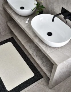 Ilda Teppich, 70 x 180 cm, Schwarz – Vanille -Heimtextilien Pappelina ilda black 2 1