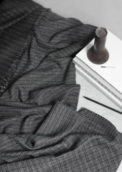 Pine Überwurf, Schwarz - Weiß -Heimtextilien Pine and Cumulus location