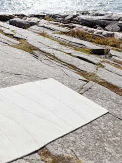 Rock Teppich, Hellgrau -Heimtextilien RootsLiving Rock Light Grey carpet DSC9332 web