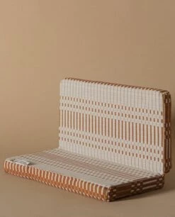 Step Kissen, Helios, Ziegelrot -Heimtextilien STEP JG hannikoroma catalogue lokalhelsinki2022 4