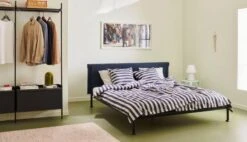 Hay Duo Kopfkissenbezug, Weiß -Heimtextilien Tamoto Bed Metaphor 008 headboard anthracite powder coated frame Pier System 1002 black powder coated steel black anodised profiles