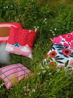 Marimekko Pieni Unikko Kissenbezug 50 X 50 Cm, Weiß – Rot 5 Marimekko Pieni Unikko Kissenbezug 50 X 50 Cm, Weiß – Rot -Heimtextilien WEB marimekko strawberry field 3049