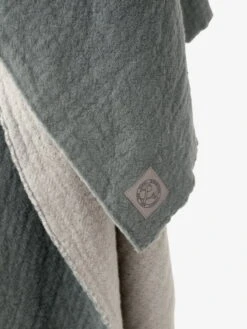 &Tradition Collect SC34 Wolldecke, 130 X 180 Cm, Cloud – Weidengrün 7 &Tradition Collect SC34 Wolldecke, 130 X 180 Cm, Cloud – Weidengrün -Heimtextilien WoolenBlanket SC34 Cloud amp3BWillo closeup