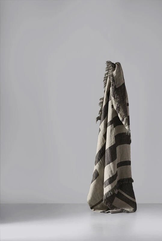 Oras Decke, 140 x 190 Cm, Schwarz – Natur 6 Oras Decke, 140 x 190 Cm, Schwarz – Natur – Bild 4