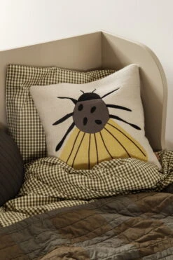 Ferm LIVING Forest Kissen Mit Stickerei, Falter -Heimtextilien fermLIVING AW21 CheckYarnDyedBeddingGreen ForestEmbroideredCushionMoth DouQuiltedBlanketGreenTonal image