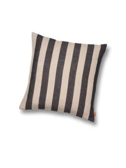 Ferm LIVING Grand Kissen, 50 X 50 Cm, Sand - Schwarz -Heimtextilien fermLIVING GrandCushionSandBlack pack 2
