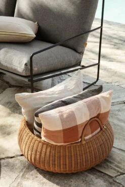Ferm LIVING Grand Kissen, 50 X 50 Cm, Rosa - Staub -Heimtextilien fermLIVING SS22 BraidedBasket GrandCushion image 1 1