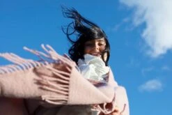 Uni Stola Mit Taschen, Blassrosa -Heimtextilien lapuan kankurit uni pocket shawl dusty rose