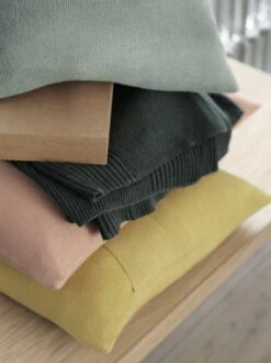 Muuto Layer Kissen, 40 X 60 Cm, Blassrosa -Heimtextilien layer cushion sage green dusty rose yellow rhythm throw dark green workshop coffee table 2 muuto org