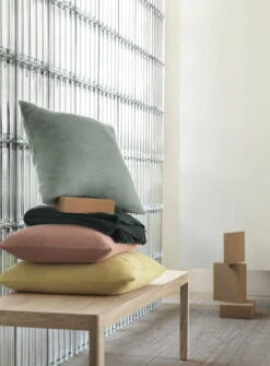Muuto Layer Kissen, 40 X 60 Cm, Blassrosa -Heimtextilien layer cushion sage green dusty rose yellow rhythm throw dark green workshop coffee table muuto org