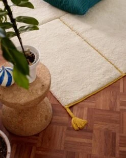 Line 02 Teppich -Heimtextilien line 02 wool shaggy rug interior winter close