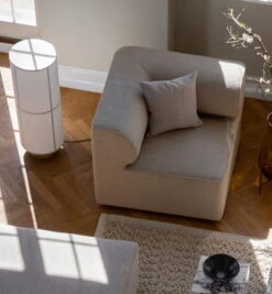 Menu Mimoides Kissen, 60 × 60 cm, Birke -Heimtextilien sisustuskuva Mimoides Pillow Birch VS