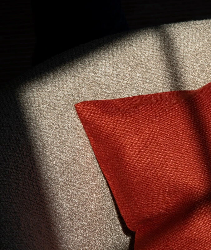 Menu Mimoides Kissen, 40 × 40 cm, Sienarot 5 Menu Mimoides Kissen, 40 × 40 cm, Sienarot – Bild 3